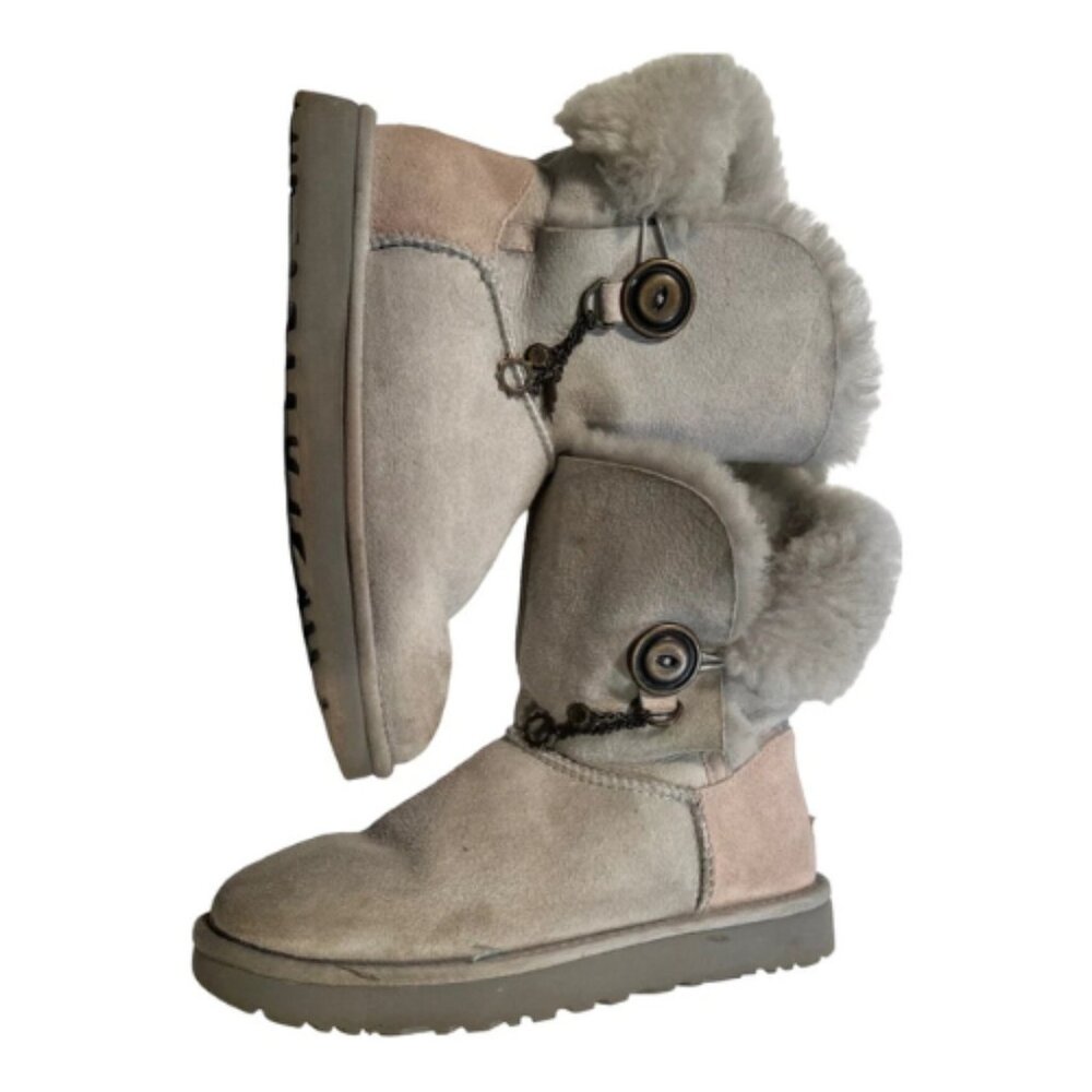 UGG Women’s Size 7 Charmed Button Gray Sheepskin Suede Winter Boots 101650